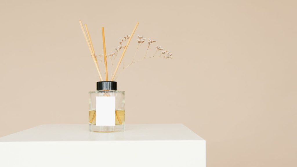 Reed diffuser providing continuous home fragrance